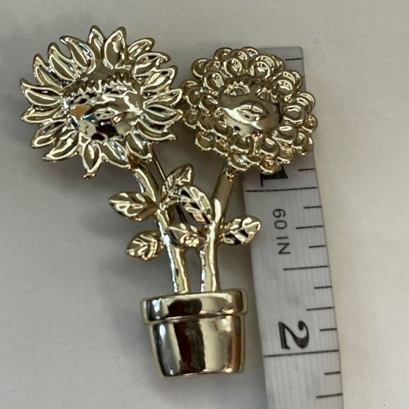 VINTAGE Gold Tone Two Smiling Sunflower Pin Brooch Signed AJC - Picture 2 of 3